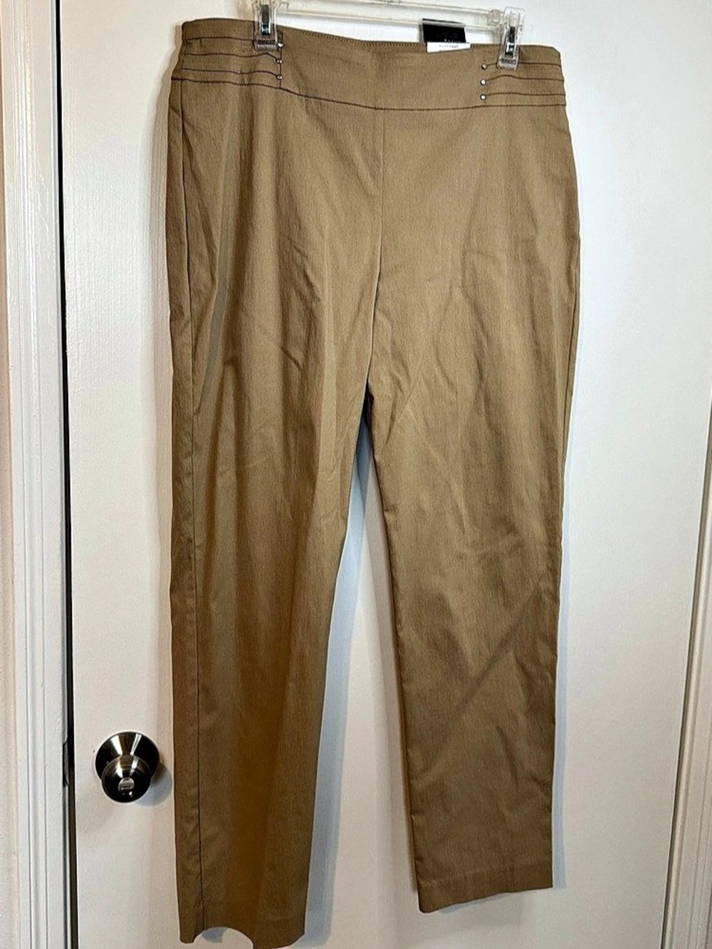 JM Collection Rivet Pant Slim Leg in Brown Size Large NWT